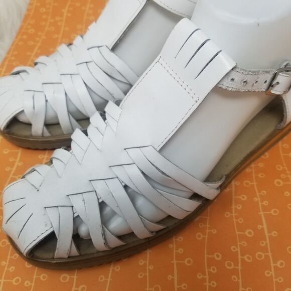 Faded Glory White Leather Look Strappy Sandal. - Picture 3 of 10